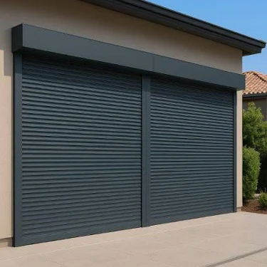 Persiana enrollable exterior gris para vivienda