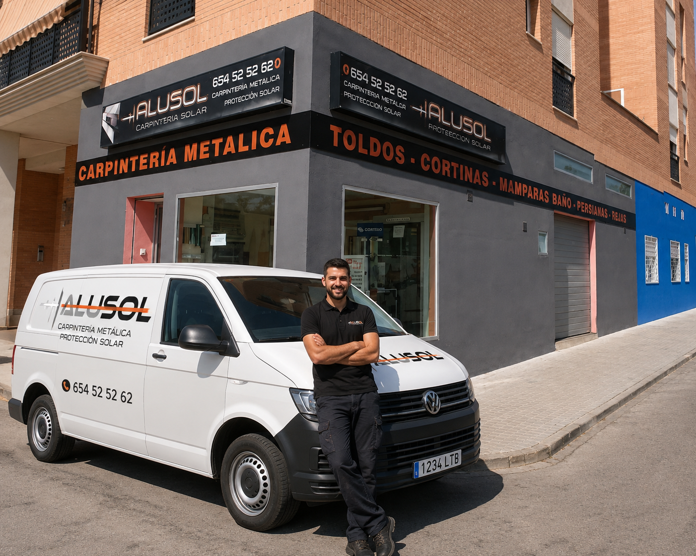 Fachada de Alusol, carpintería metálica en Sagunto